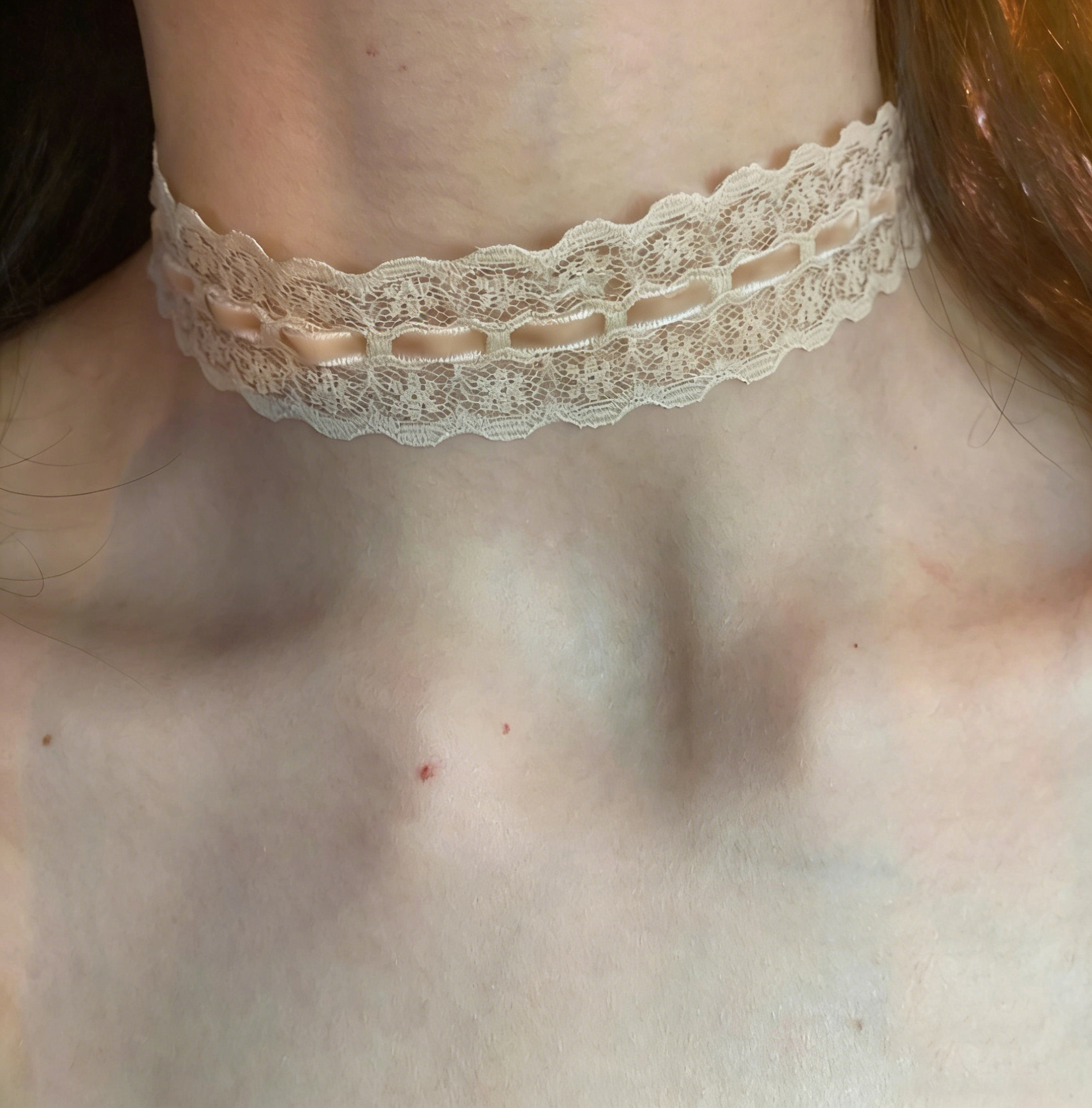 Bilateral Gold Thread Cut Out Flower Beaded Choker Necklace Women's Fabric Wasteland Style Clavicle Chain Accessories 2025 Trend
