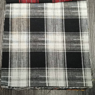 Spring and summer plaid shirt fabric 21 polyester cotton yarn-dyed fabric 135 square grams woven jacquard fabric spot