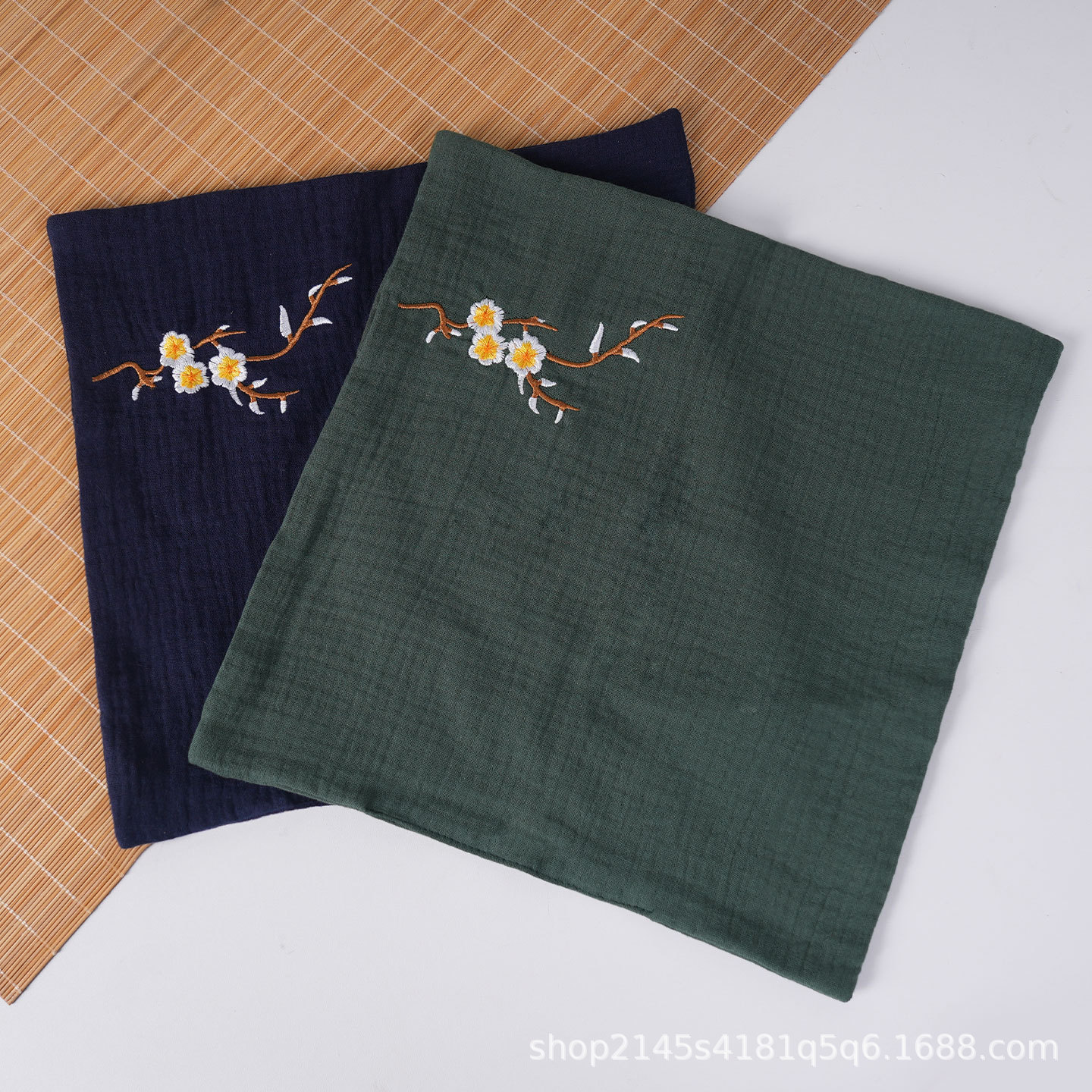 Chinese-style embroidered gauze cotton square towel, soft saliva towel, absorbent handkerchief, new-style tea towel, double-layer cotton medium towel