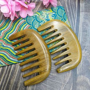 Natural green sandalwood comb 13cm wave moon comb massage tendon comb free engraved flower and logo