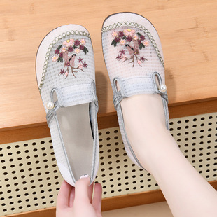 Spring 2025 New Embroidered Hanfu Shoes Old Beijing Cloth Shoes Women's Shoes Casual Ethnic Style Single-layer Shoes Breathable Mother Shoes