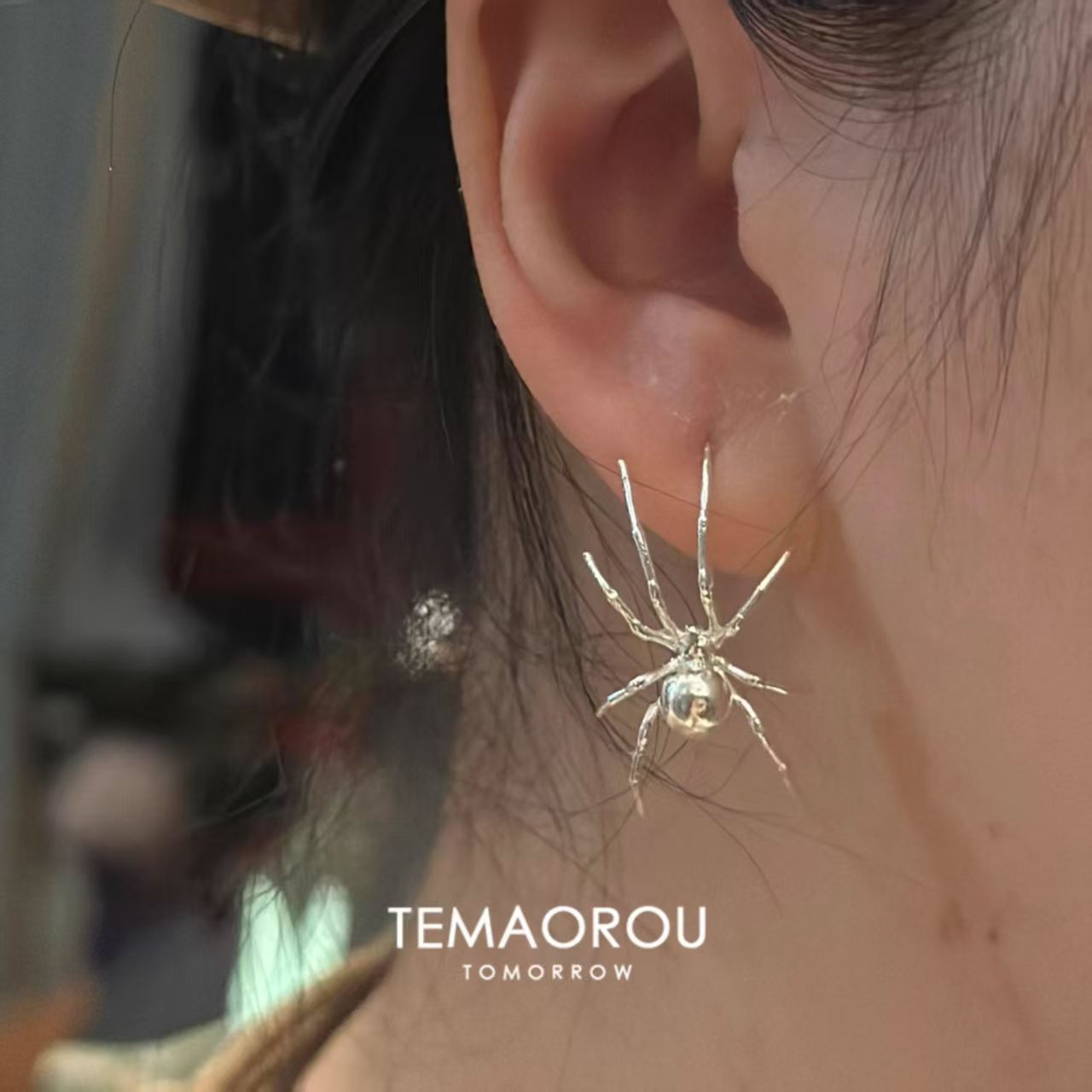 Vintager Vintage Handmade Spider Ear Hooks Earrings for Women Niche Light Luxury High-End Fashion Earrings Jewelry