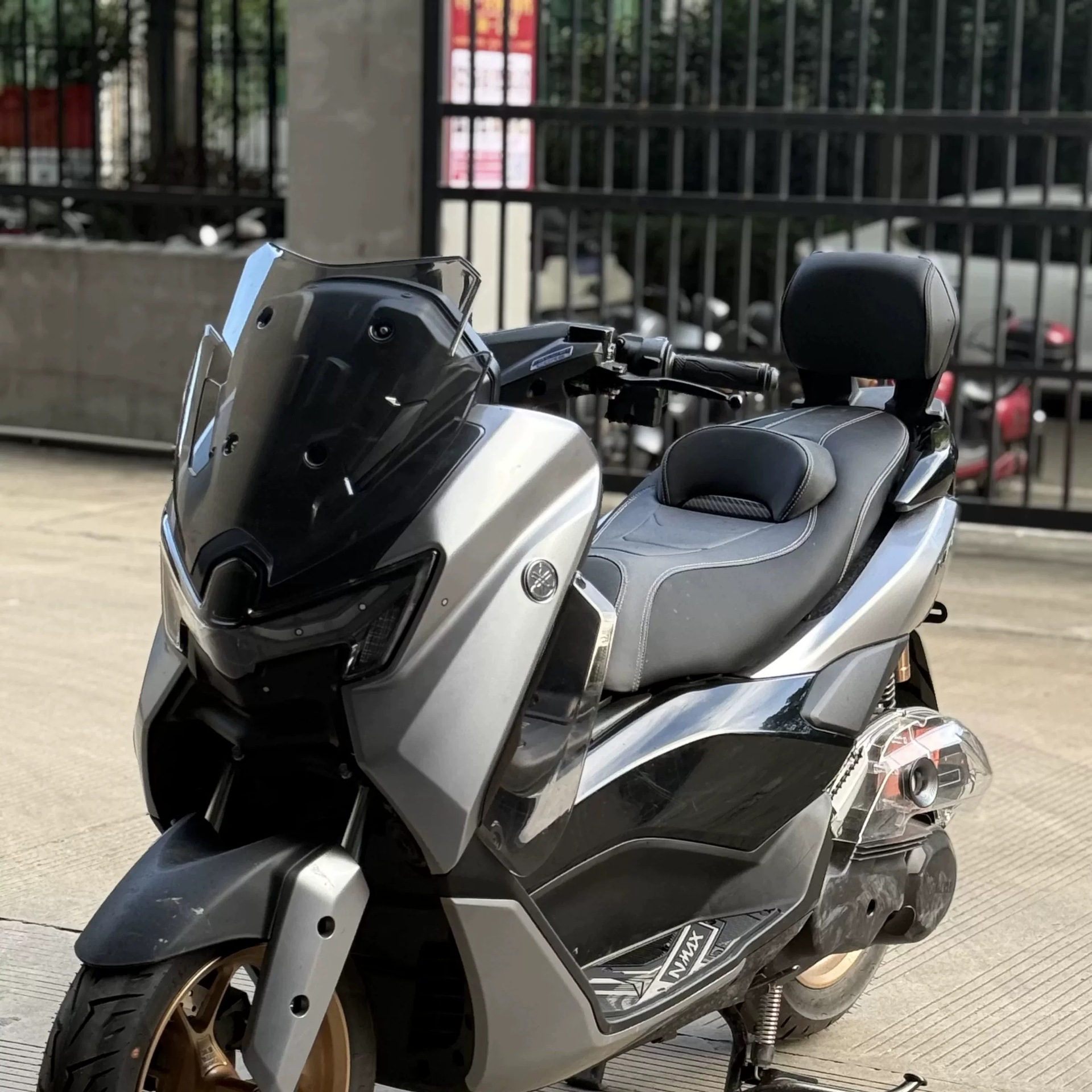 适用20-25款 雅马哈 NMAX155改装后靠背 无损安装 腰靠后枕背配件