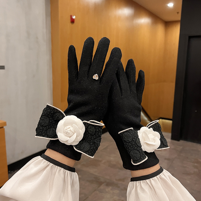 Celebrity Xiaoxiang Style Bow Camellia Elegant Cashmere Finger Plus Velvet Thickened Warm Cycling Touch Screen Gloves for Women