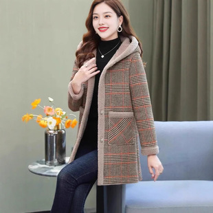 Middle-aged and elderly mother's winter plaid plush coat western-style warm-keeping elegant slim stitching trench coat all-match top