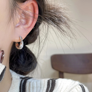 silver Micro Ear Ring Small Circle Earrings Women's Fashion All-match Ear Buckle Small and Exquisite Design S925 Silver Needle