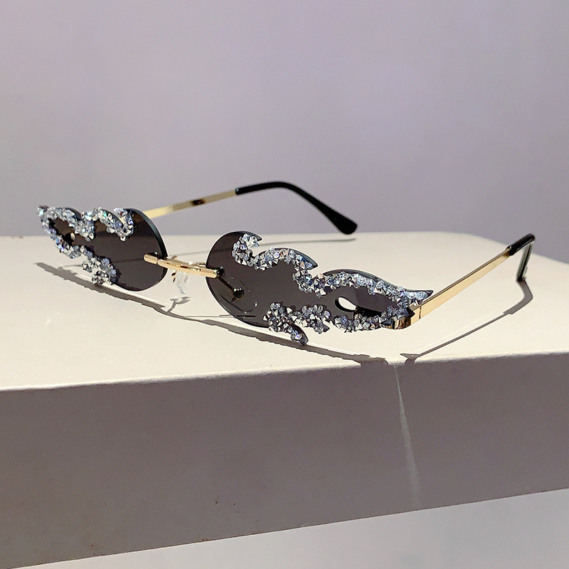 New cross-border flame sunglasses, trendy and stylish feather sunglasses, metal party-themed handmade diamond-crushed glasses