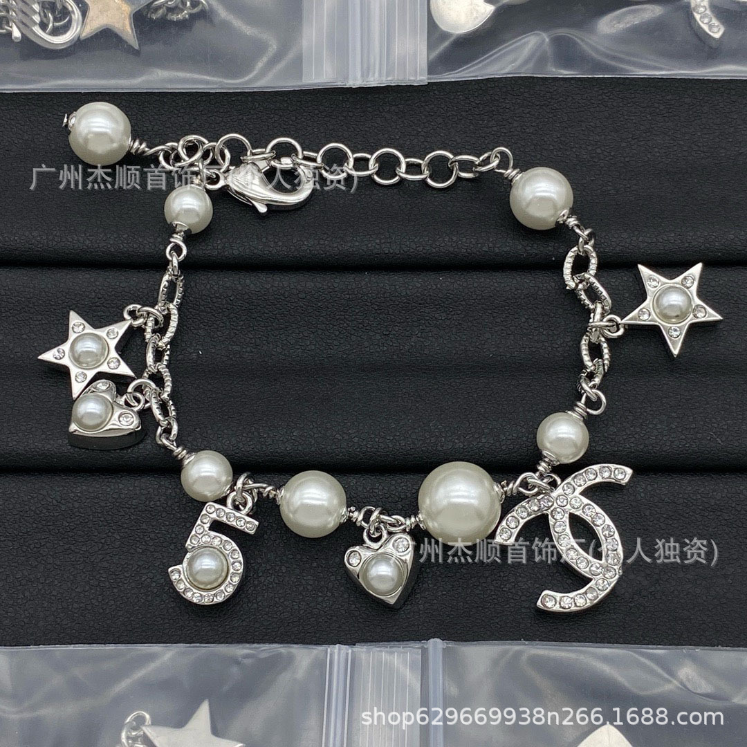 香家字母双C欧美跨境爆款高版本对版带标厂家直销批发时尚手链