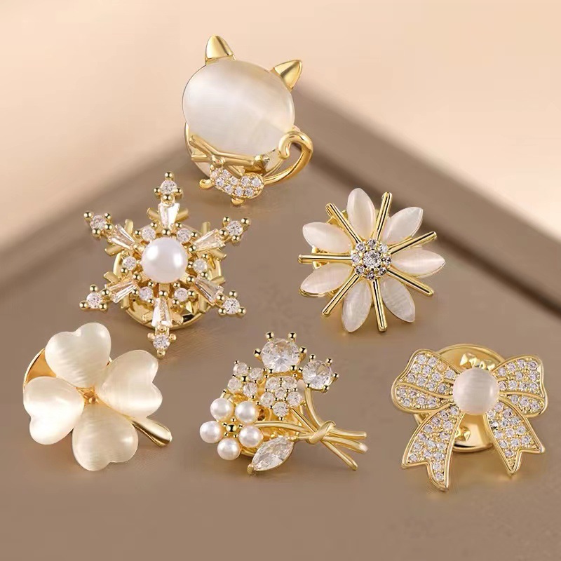 Fashionable Cat's Eye Stone Bow Tie Brooch for Women, Versatile and Cute, Anti-Exposure Pin, Trendy Collar Accessory