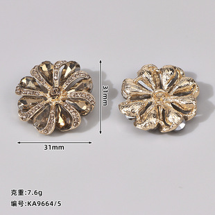 Flower-shaped Glass Large Buttons High-grade Elegant Wool Coat Fur Metal Alloy Mink Rhinestones Hand-sewn Decorative Buckle