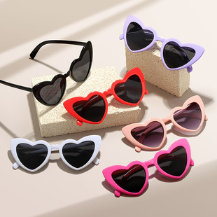 Cross-border European and American Retro Fashion Heart-shaped Sunglasses Birthday Party Outdoor Sunscreen Sunshade Love Sunglasses