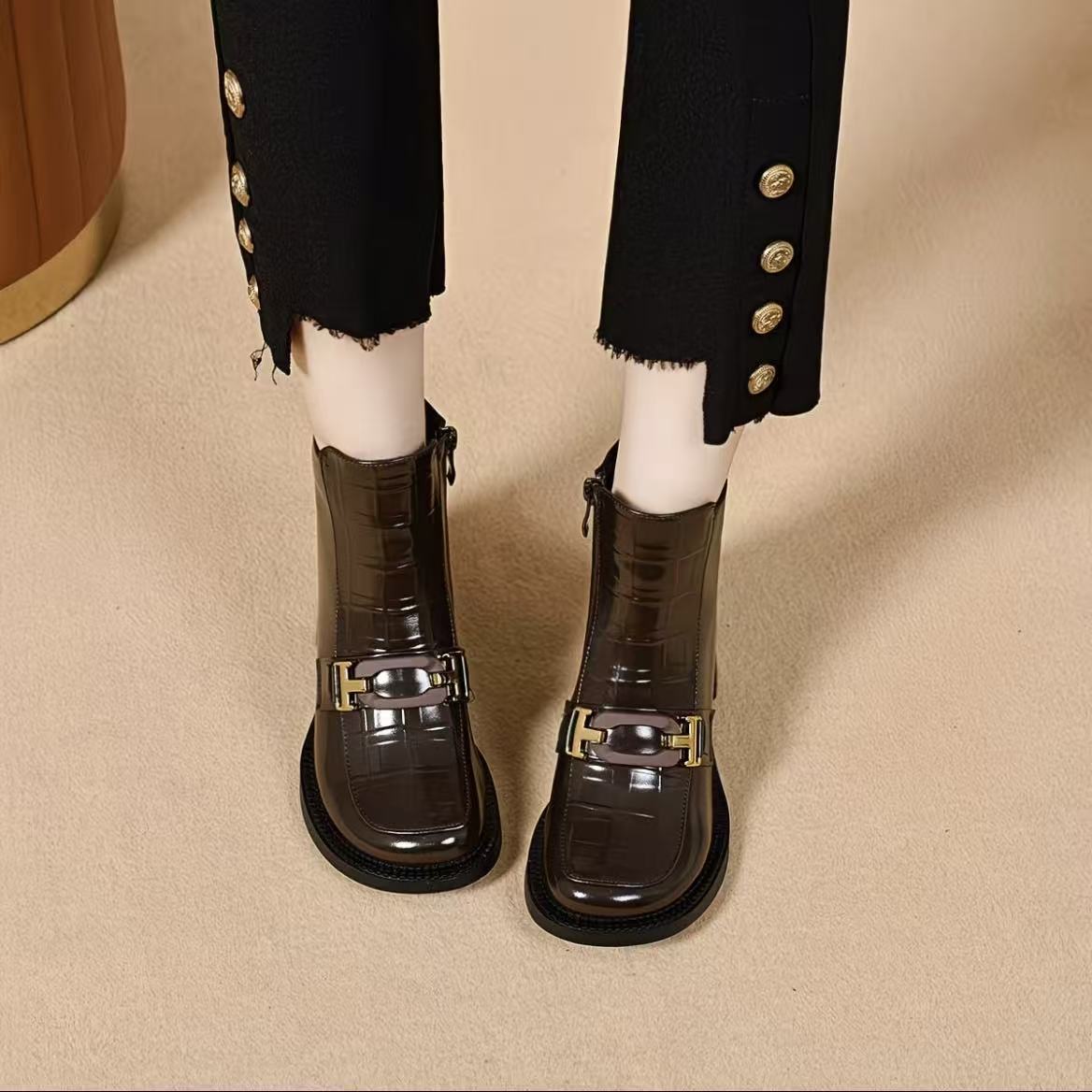 Autumn and Winter Round-Toe Thick-Soled Thick-Heeled Boots for Women British Style Metal Buckle Mid-Tube Side Zipper Fashionable Versatile Short Boots