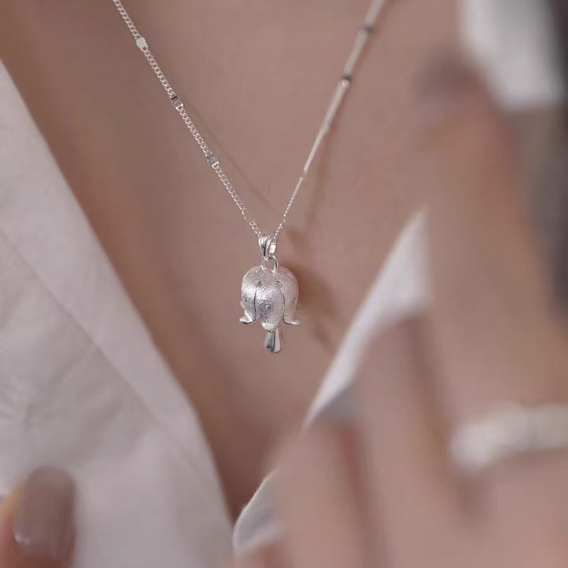 S925 Sterling Silver High-End Pearl Necklace for Women 2026 New Korean Style Pendant Fashion Simple Clover Clavicle Chain