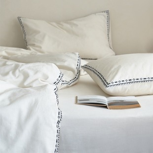 Far Mountain See White Vintage Embroidered Cotton and Linen Four-Piece Set Classic Look-Resistant High-Grade Linen Quilt Cover Bed Sheet Bedding