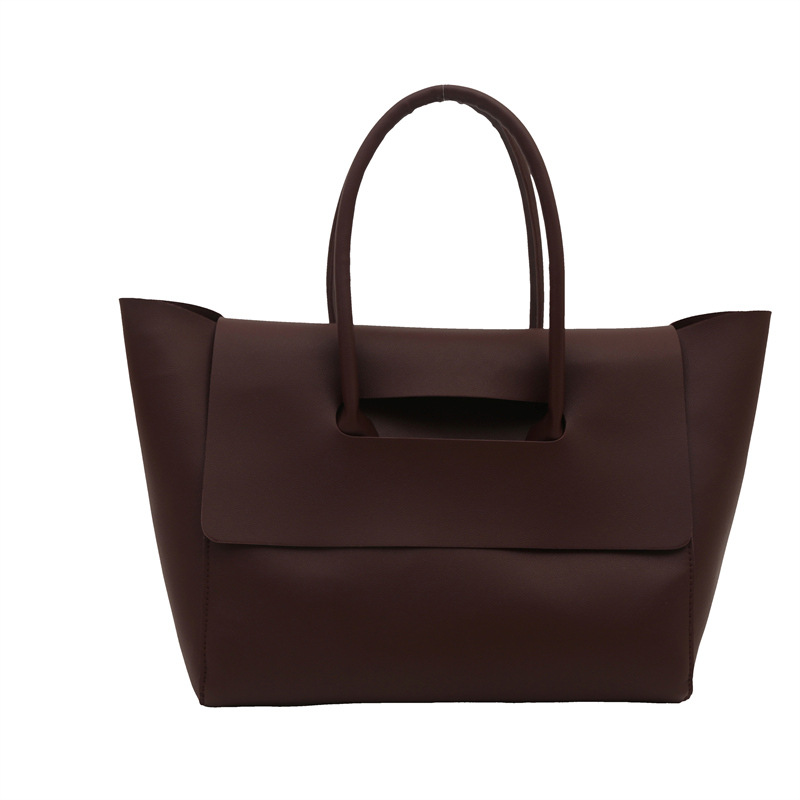 Large capacity handbag, new 2026 style, fashionable solid color, minimalist design, women's commuting shoulder bag, underarm bag, suitable for summer commuting.