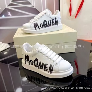 Высокая версия McQueen 3D напечатанные маленькие белые туфли на толстой подошве для пары 2025 новые толстые подошвы для увеличения дикого повседневного кроссовки