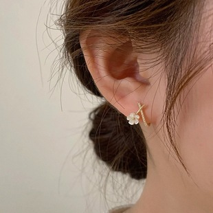Spring and summer small white flower ear clip mosquito-repellent incense plate without earholes advanced earrings sweet shell flower earrings earrings earrings