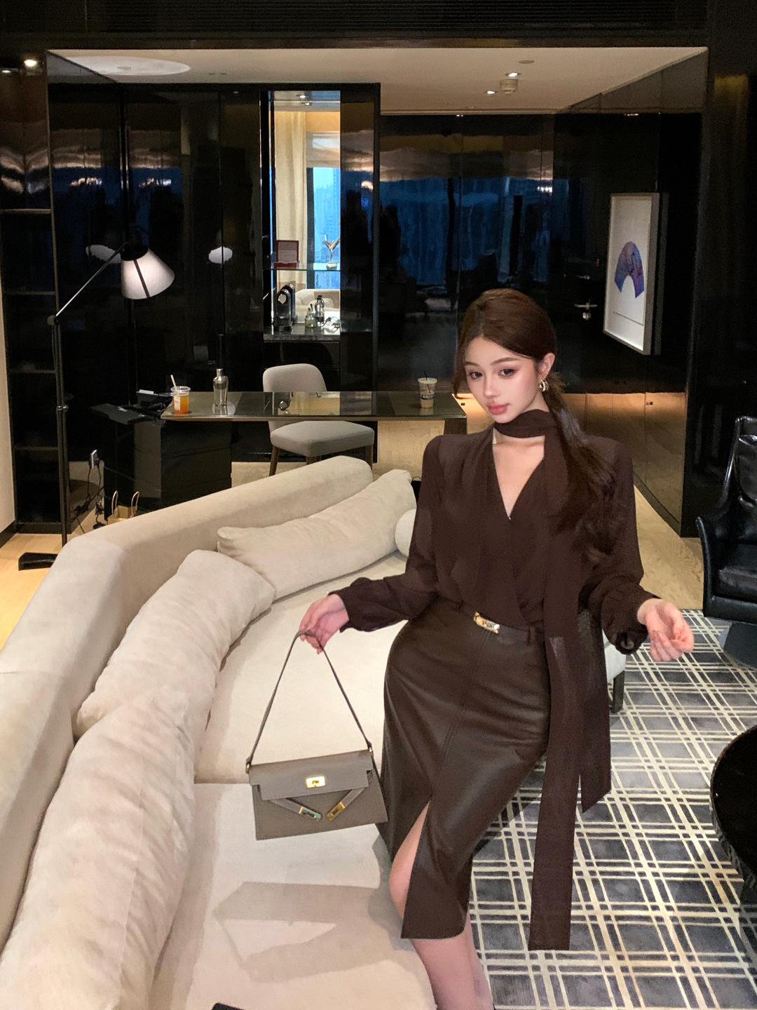 Elegant and Sophisticated Ribbon Cross V-Neck Long-Sleeve Shirt for Women, Autumn and Winter Slim-Fit Waist-Cinching Blouse, Niche Commuter Top