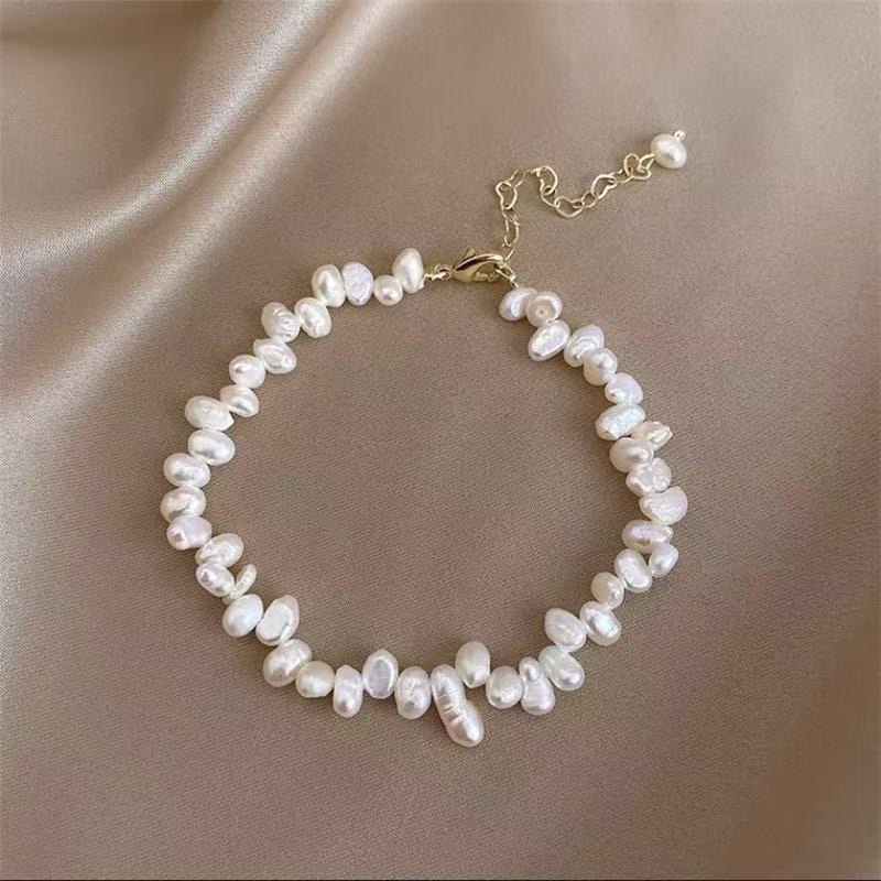 Natural pearl necklace, elegant and sophisticated, delicate beaded choker, French retro Baroque style clavicle chain.