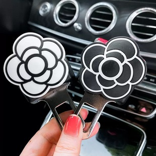 Car safety plug with bayonet pair of seat belts cartoon cute star Dailou plug extension connector women