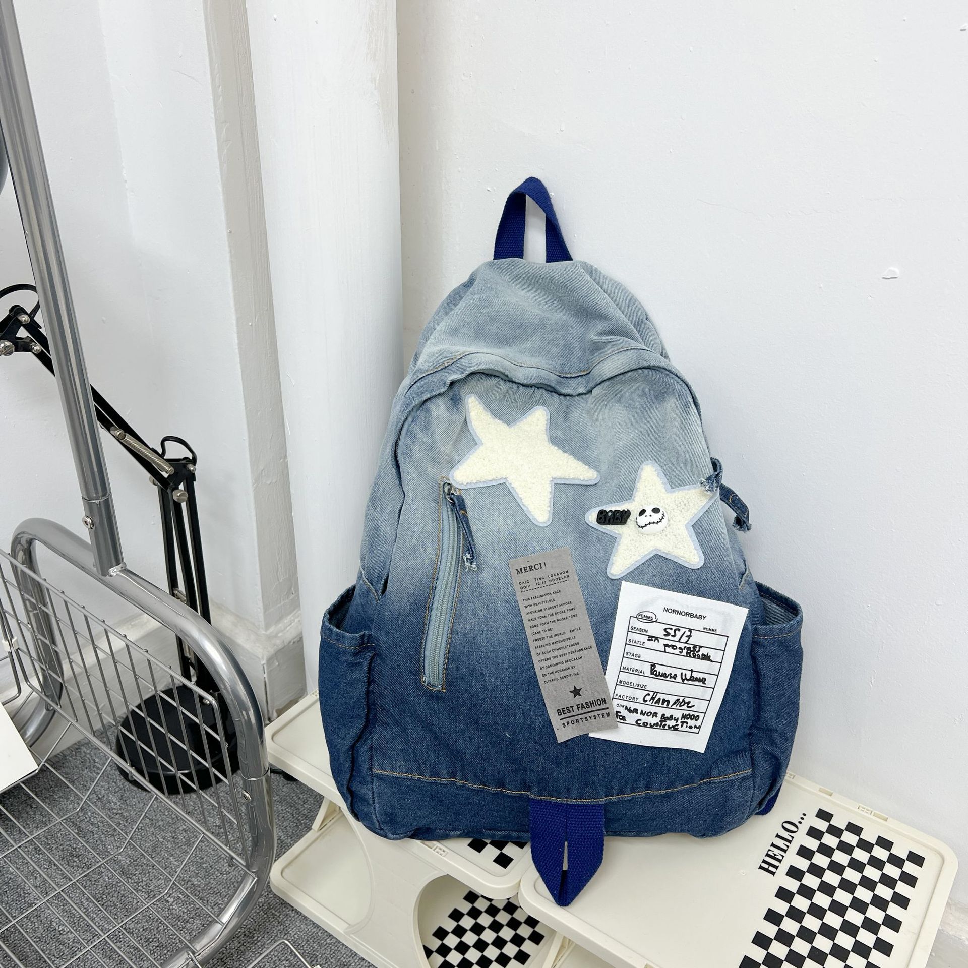 Gradient denim star backpack, retro style, suitable for junior high, high school, and college students, versatile travel backpack, casual and easy to match.