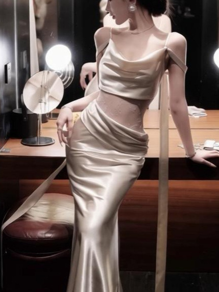 Champagne-Colored Satin Draped Collar Halter Dress for Women, High-End Backless Fishtail Long Dress, New Style Evening Gown for Banquets