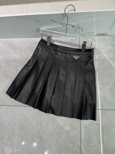 2024 Early Autumn New Fashionable Refined Young Girl High Waist Pleated Skirt Design Pleated Leather Skirt Skirt Short Skirt