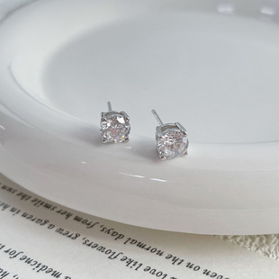 S999 Sterling Silver Simple Classic Four-claw Single Diamond Earrings Ear Pole Refined Super Flash Silver Earrings Light Luxury Earrings