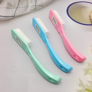 Large thickened curved plastic shoes white brush long handle shoe brush hanging color handle shoe brush one yuan supply