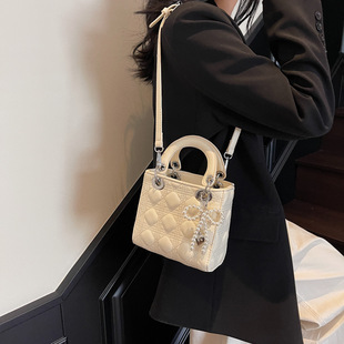 French Style Chanel Style Portable Daffy Bag 2025 New Arrival Diamond Quality Shoulder Bag Niche Design Fashionable Crossbody Bag