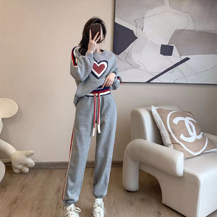 Amazon Cross-border Foreign Trade Supply Sports suit Women's Autumn and Winter New fleece-lined Age-reducing plus size Leisure Two-piece Set