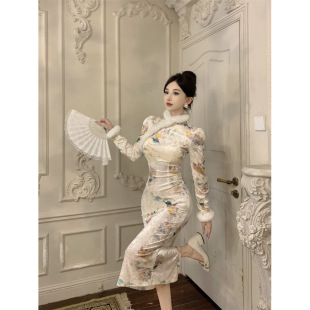 Новый китайский стиль моды бархатный цветок платье Cheongsam 2024 осень и зима новый темперамент талия тонкая юбка женщина