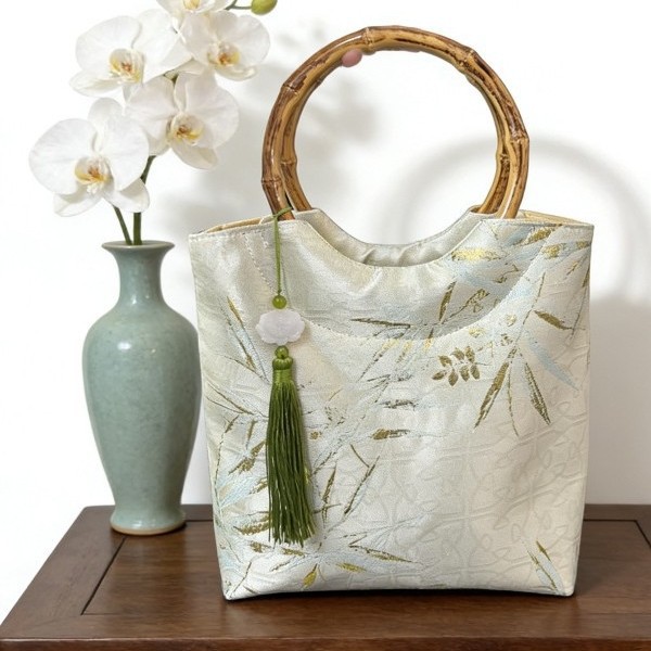 New retro Chinese style handbag with jacquard pattern, paired with bamboo-joint cheongsam or Hanfu, large capacity Chinese tote bag with bamboo joints.