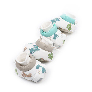 Winter one-year-old baby cotton shoes soft cloth bottom 6-12 months baby boys and girls socks warm thick fleece-lined shoes