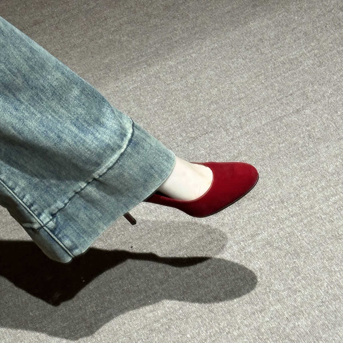 2025 Marriage Not Tired Feet Wedding Shoes Round-toed Velvet Shoes Women's Middle Ancient Bow High Heels Red Shoes