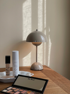 Danish designer wireless charging convenient VP9 bud bedside study USB desk reading decorative desk lamp