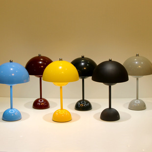 Danish flower bud table lamp VP9 Nordic bedroom bedside lamp light luxury retro mushroom lamp charging atmosphere gift table lamp
