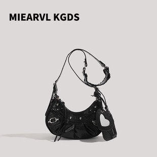 2024 New Motorcycle Underarm Bag Women's Genuine Leather Pleated Crescent Bag Rivet Tassel Three-in-One Shoulder Crossbody Women's Bag