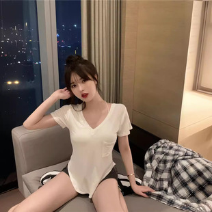 T-shirt Women's 2024 Summer New V-neck Design Sense Inner Base Shirt Irregular Hot Girl Short-sleeved Top