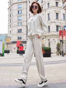 Factory direct sales of a generation of leisure sports suit women's spring and autumn fashion age-reducing slim sweater two-piece set