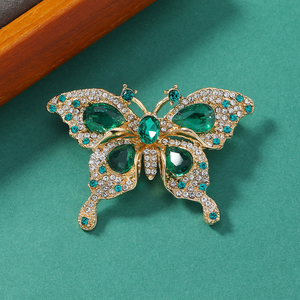 Vintage Light Luxury Emerald Rhinestone Butterfly Brooch Women's Summer Anti-Light Shawl Buckle Pin Small Suit Coat Accessories