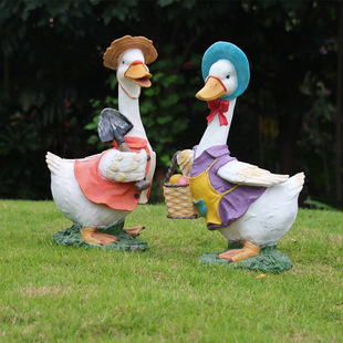Cartoon duck sculpture decoration outdoor courtyard kindergarten Villa scenic spot decoration garden landscape sketch FRP