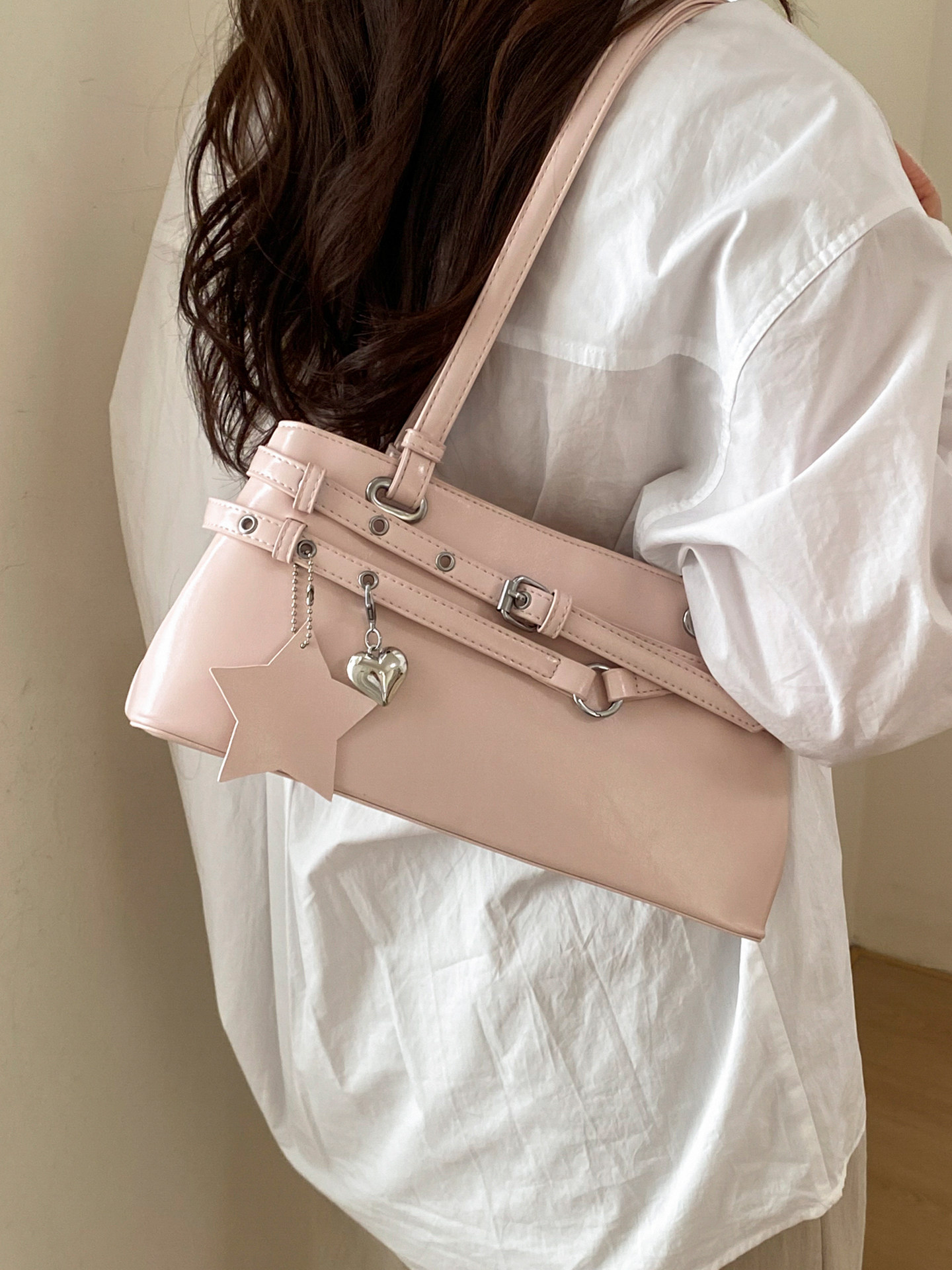 Large capacity women's handbag, 2026 new spring style, versatile casual handbag, high-quality and popular shoulder bag/underarm bag.
