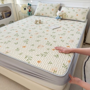 Small fresh bed hat cool silk latex mat three-piece summer dormitory ice silk mat machine washable wholesale