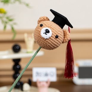 Finished graduation season doctor hat bear animal bouquet school hand-crocheted wool creative gift for friends