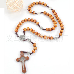 Simple Fashion Wooden Beaded Religious Cross Necklace Handmade Zinc Alloy Tab Jewelry Sweater