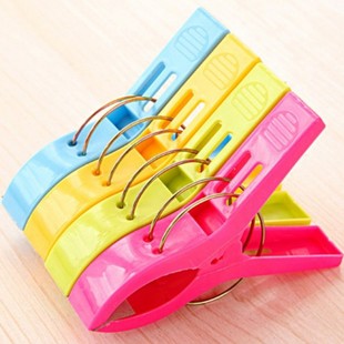 Factory direct 4 plastic large quilt clip windproof clip wholesale 2 yuan store supply