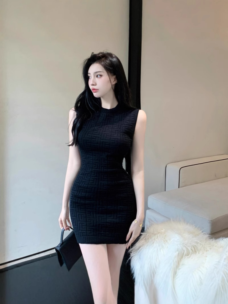몸집이 작은 섹시하고 아름다운 이너웨어를 위한 순수한 욕망 스타일의 핫걸 짧은 스커트, 초봄을 위한 민소매 슬림핏 힙 커버 드레스