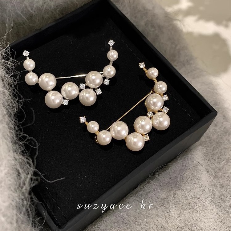Rhinestone Moon Brooch, High-End Niche Lapel Pin, Retro Corsage, High-End Pearl Women's Accessories