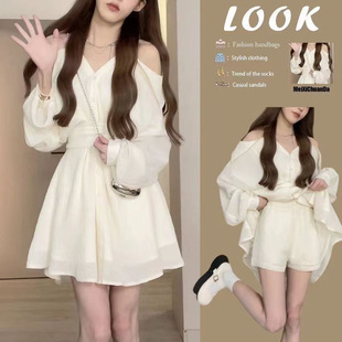 Spring/Summer 2023 New Suit Hanging Neck Gentle Top Flesh Covering Slim A- Line Skirt Design Suit
